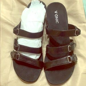 Vionic wedge Dwyn never worn! fully adjustable